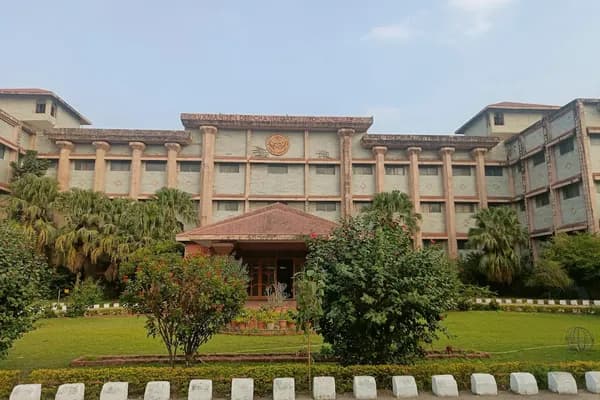 Ruxmaniben Deepchand Gardi Medical College, Ujjain