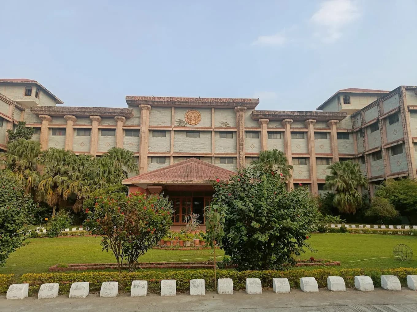 Ruxmaniben Deepchand Gardi Medical College, Ujjain